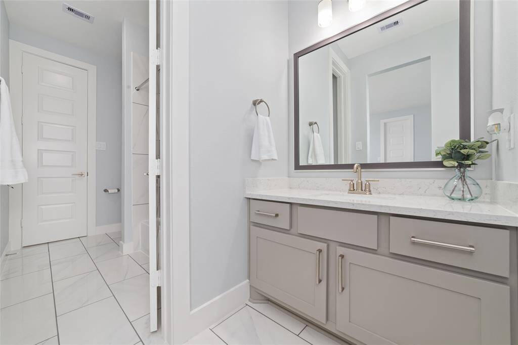 JACK N JILL BATHROOM