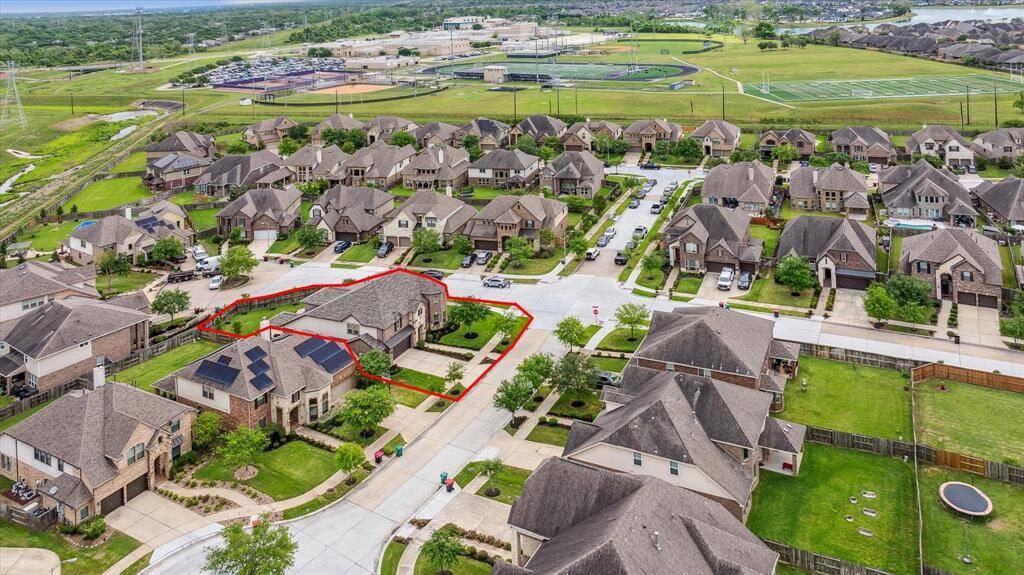 The location couldn’t be better—perfectly positioned at the corner of two quiet cul-de-sac streets and just moments from Sawmill Lake Park, pool, and fitness center. In the background of this photo, you’ll even spot Ridge Point High School—Go Panthers!