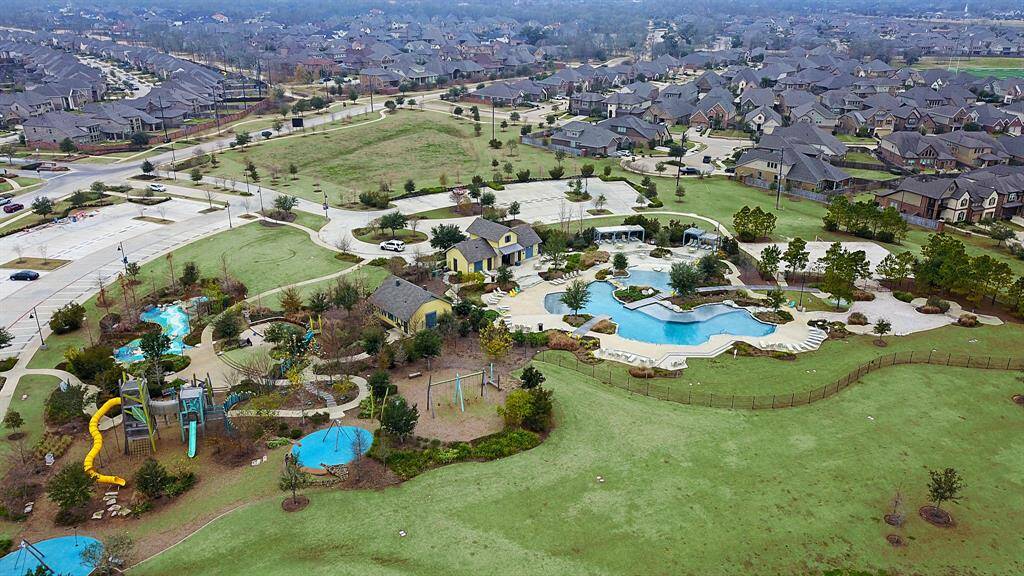 The  Sawmill Lake Club has a sparkling pool, ready for long hot summer days of sunshine and exciting games of Marco Polo with neighborhood friends.
