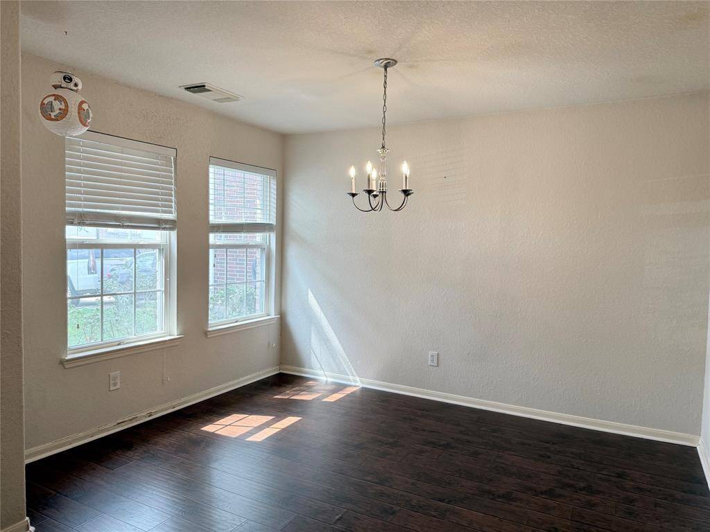 Formal dining/ Flex room