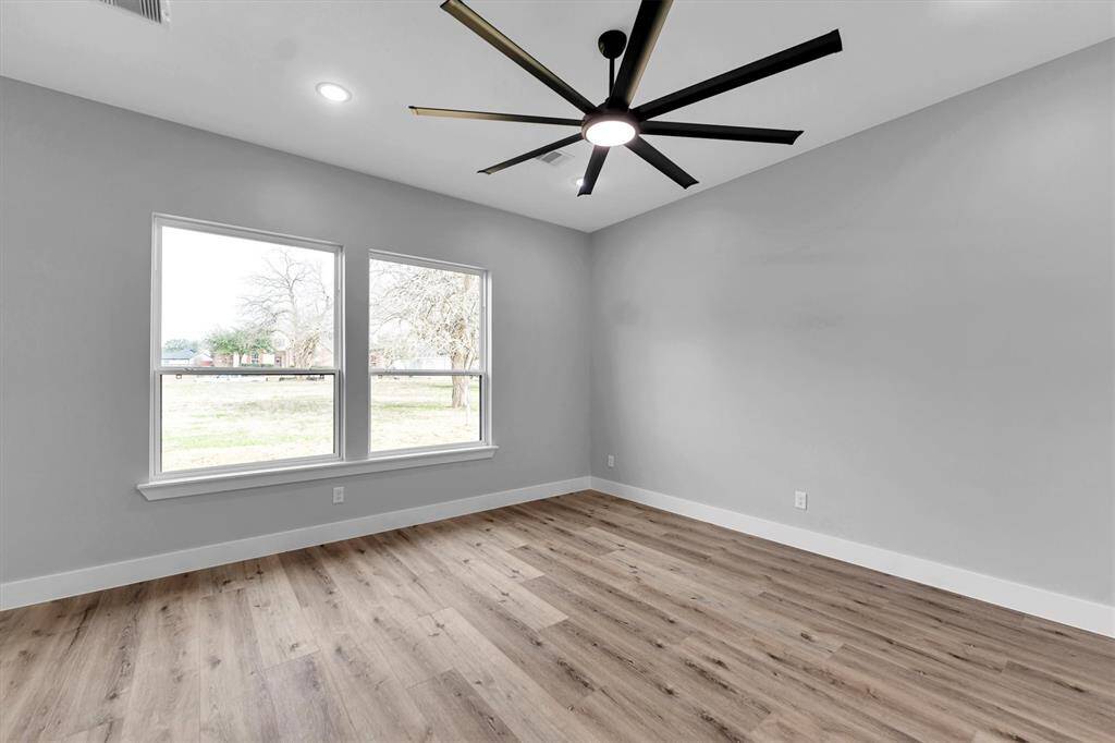 The owner's suite is a true retreat, featuring a dual vanity bathroom, a separate soaker tub, and a HUGE walk-in closet. This sanctuary offers a perfect escape at the end of the day, providing comfort and luxury