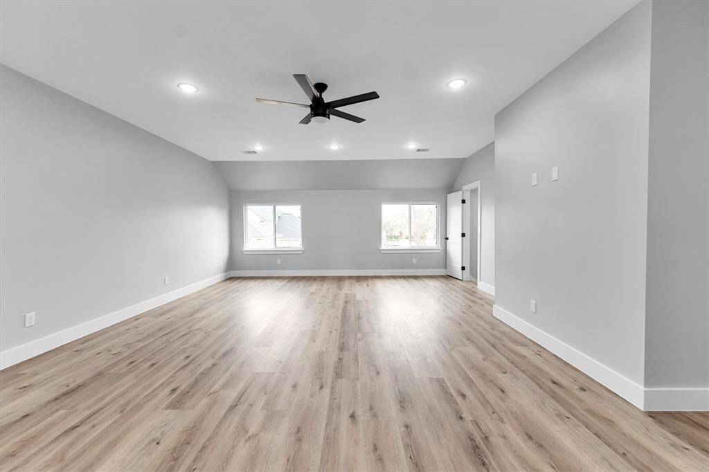 Cinema/game room/flex space