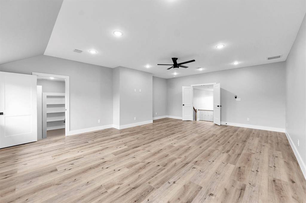 Cinema/game room/flex space