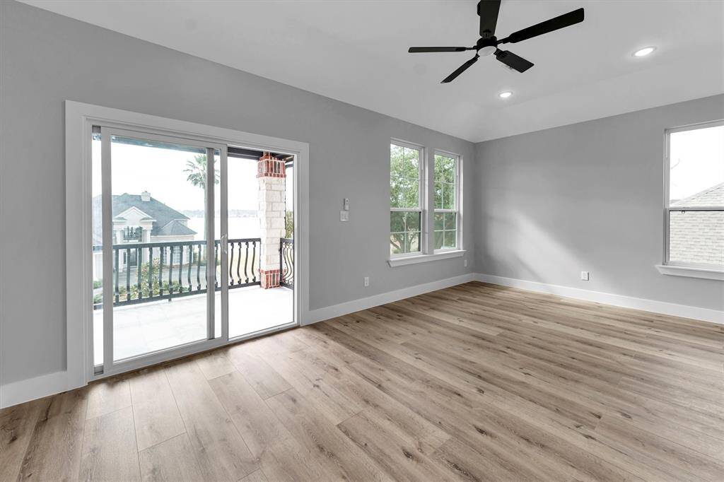 Another picture of the flex space with bar area and balcony