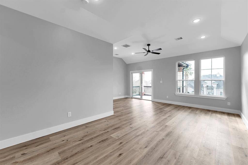 Another picture of the flex space with bar area and balcony