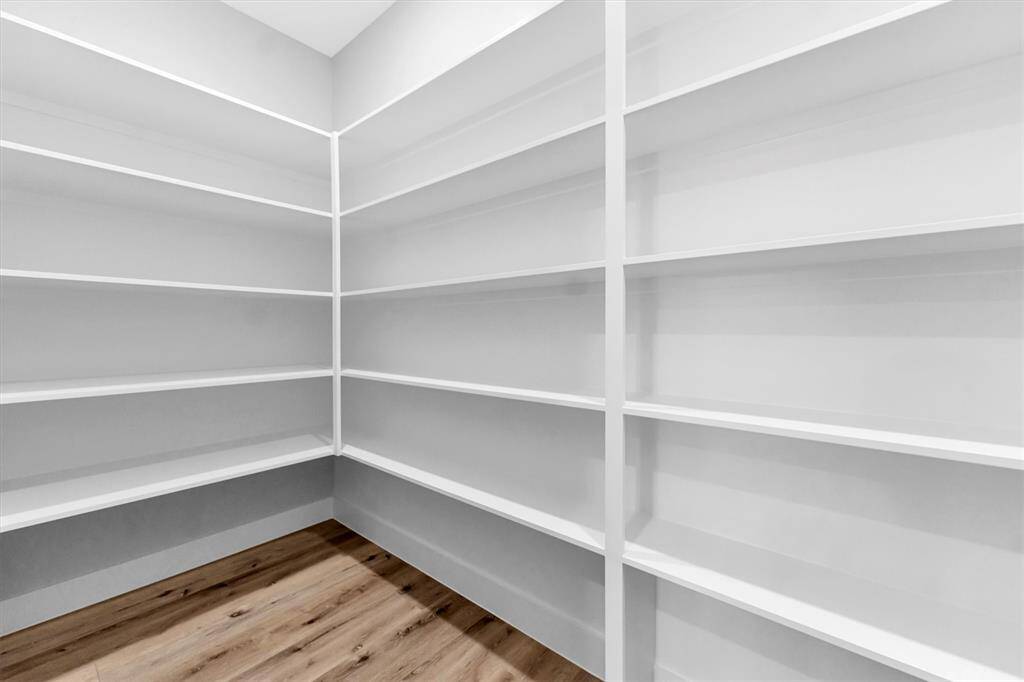 Walk-in Pantry