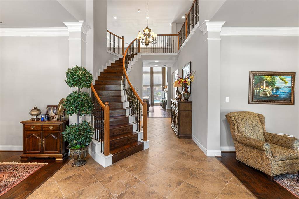 Beautiful entry way!