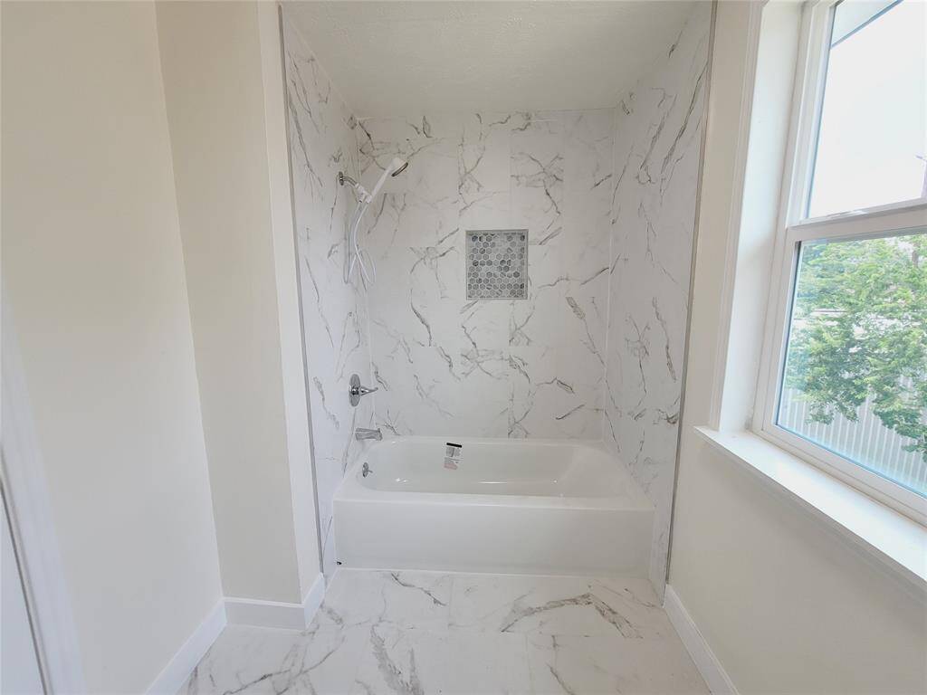 Upstair bathroom with tub