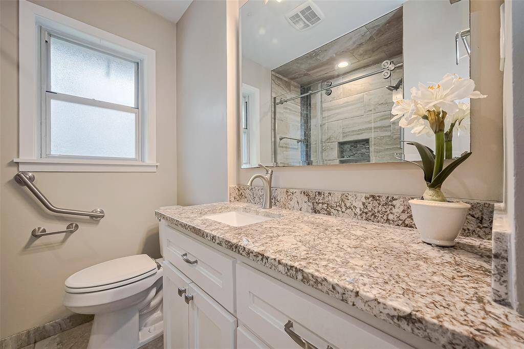The hall bath has a window!