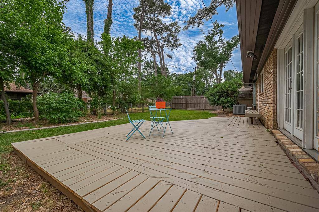 Love this back deck!