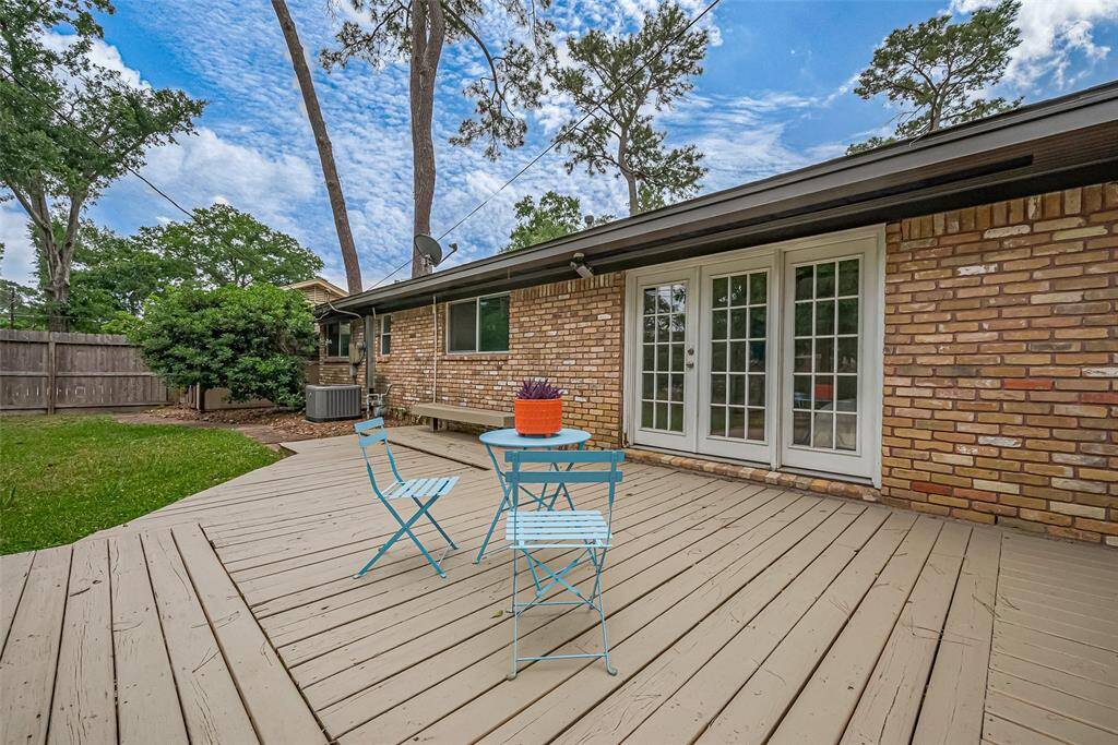 Plenty of room for entertaining outside, outdoor dining anyone?