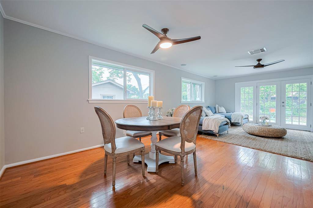 Check out those original hardwood floors!