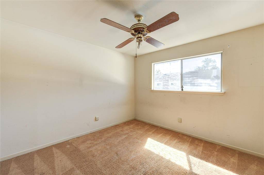 A secondary bedroom