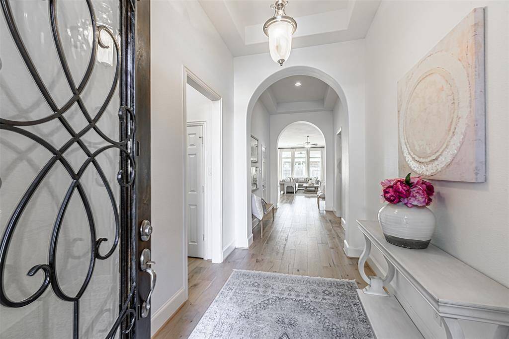 High archways in the main corridor with tray ceilings
