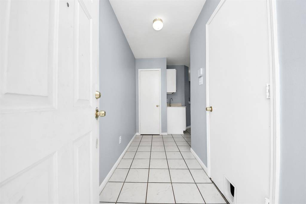 Welcome to 10403 Shadow Oaks #4A