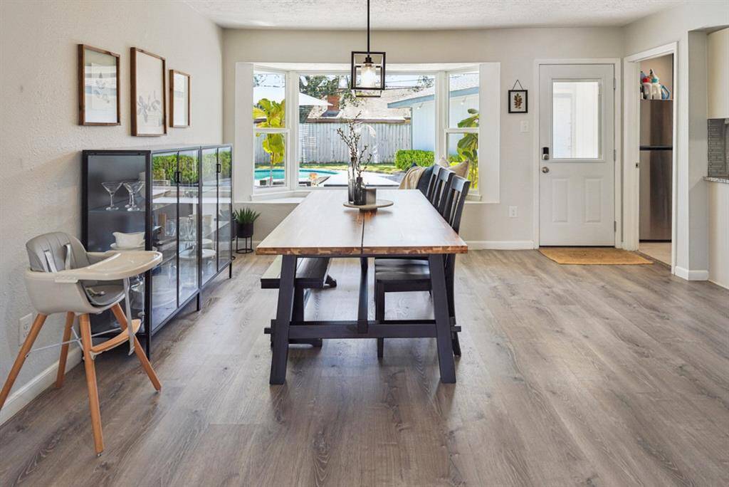 Dining Area – Spacious and bright, featuring modern flooring, large windows, and an open flow to the backyard.