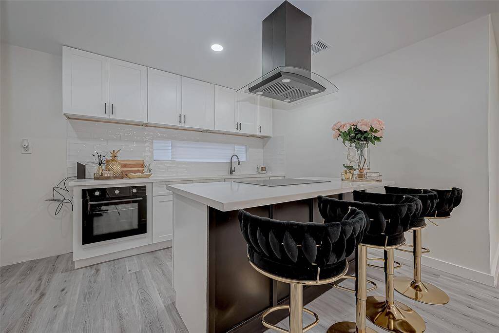 The kitchen is a stunning blend of modern aesthetics and everyday functionality, designed to be both beautiful and practical. Quartz countertops stretch across the workspace, offering a durable and polished surface that’s perfect for meal preparation and serving.