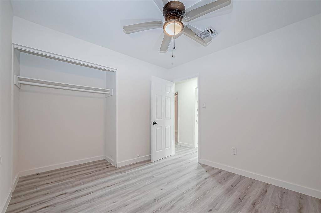 With clean vinyl flooring and a soothing palette of natural tones, the room provides a neutral foundation that can easily be transformed to suit your unique style.