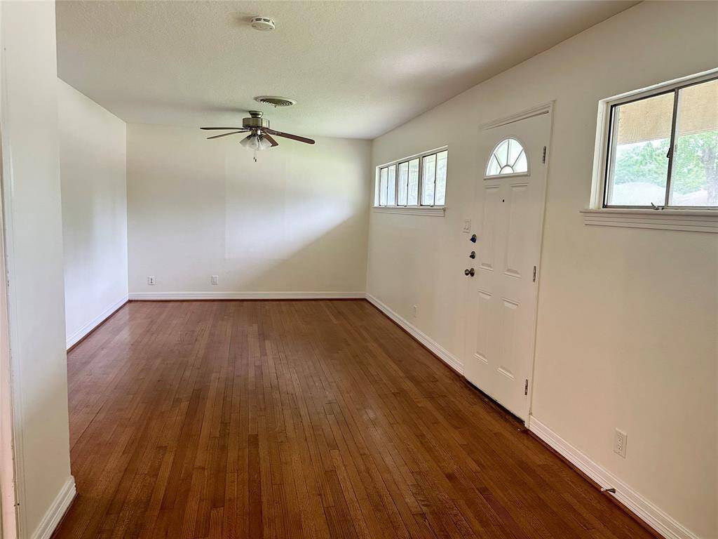 This is a great home, not only does it have no carpeting, but it has all natural hardwood and tile floors throughout. This is a plus for allergies because it means no dust or pet dander hiding in the carpet to trigger them.