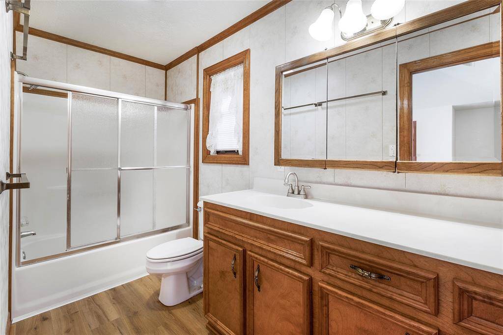 Master Shower/Tub