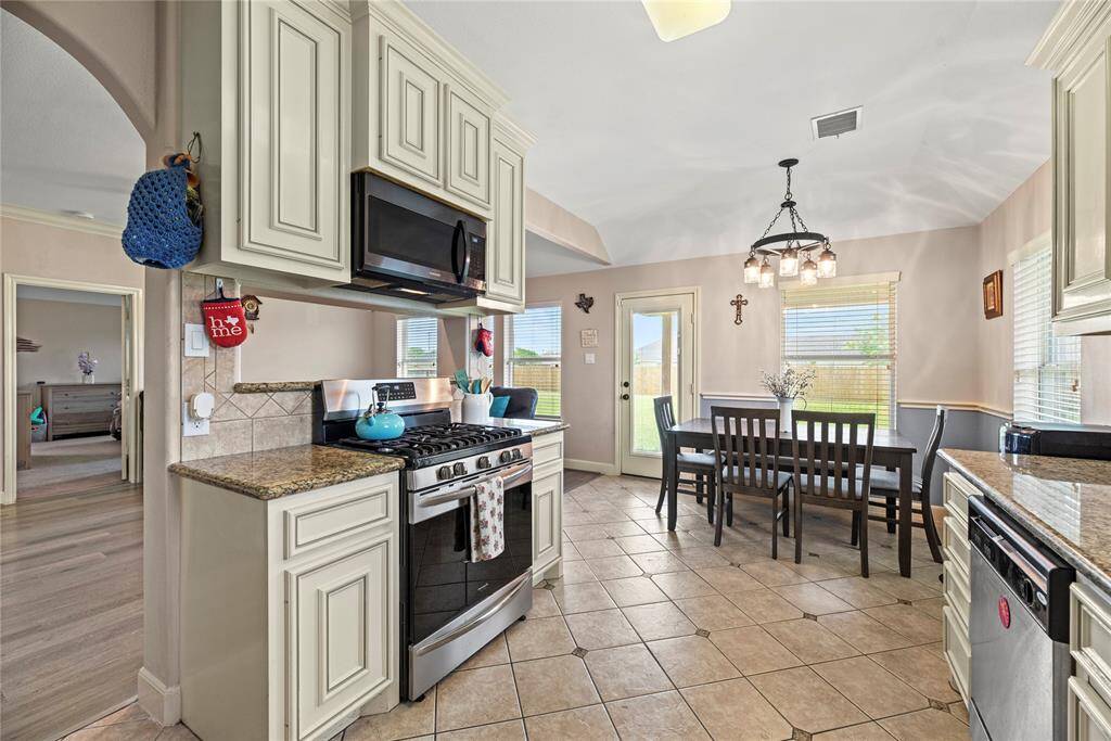 Kitchen and breakfast room.