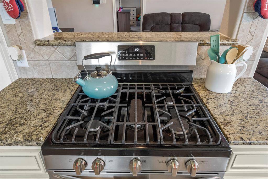 Gas stove with air fryer feature.
