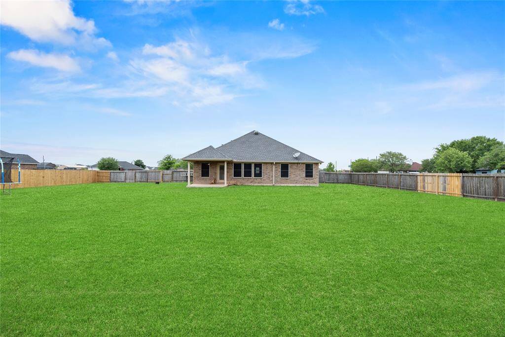 Lot size is 27,142 sq ft.