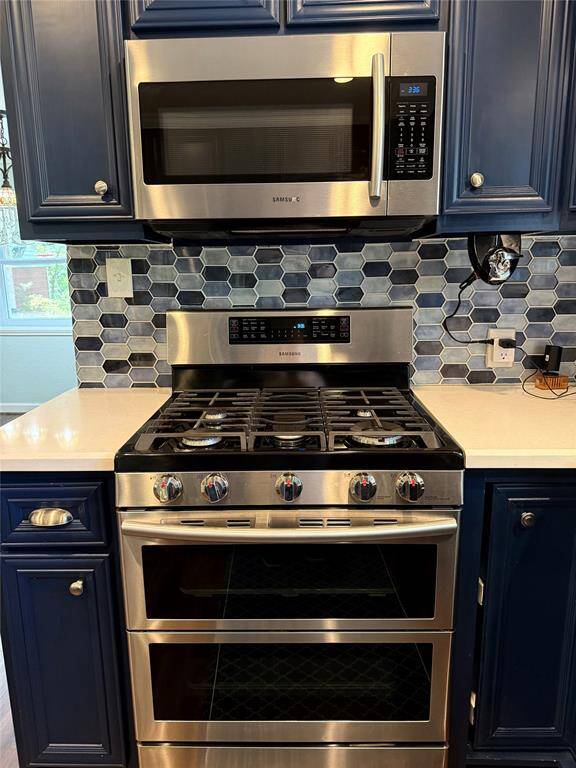 Double oven, stove and microwavw
