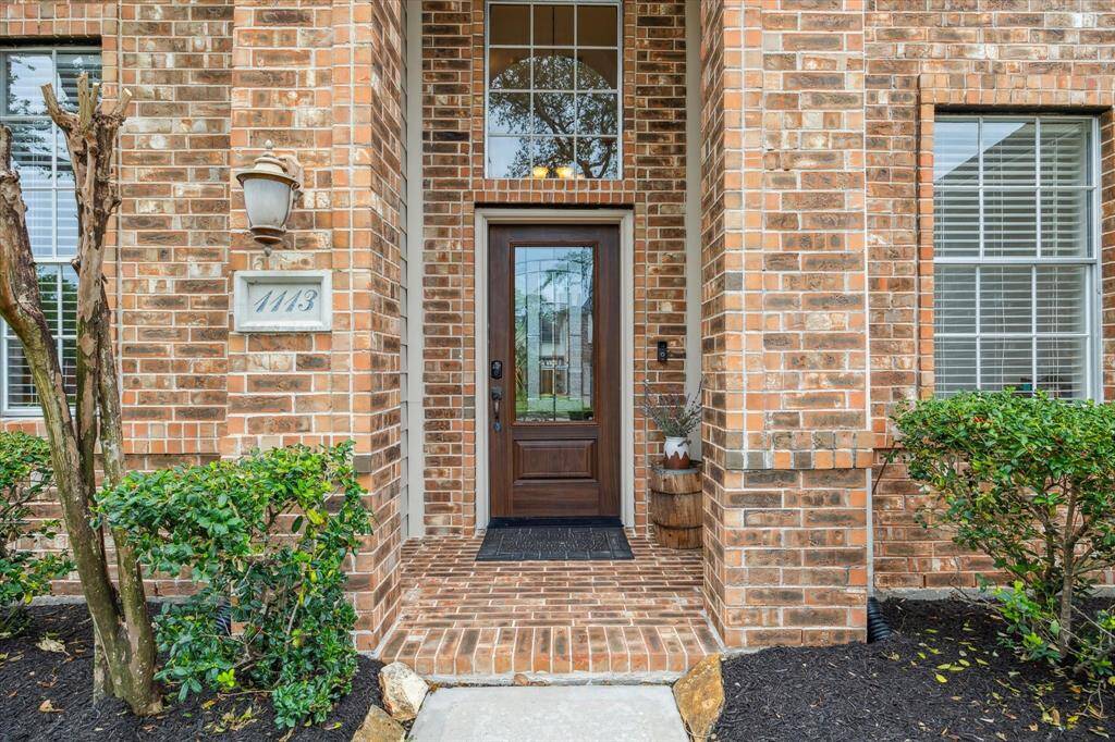 Gorgeous towering entry!