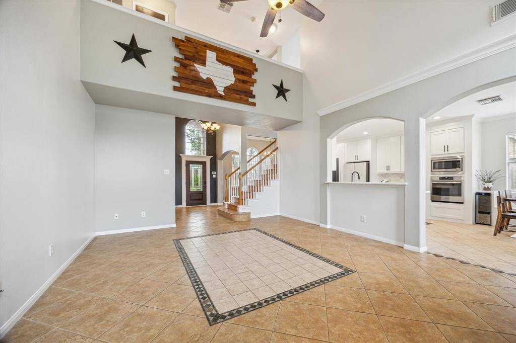 High end Travertine throughout the downstairs!