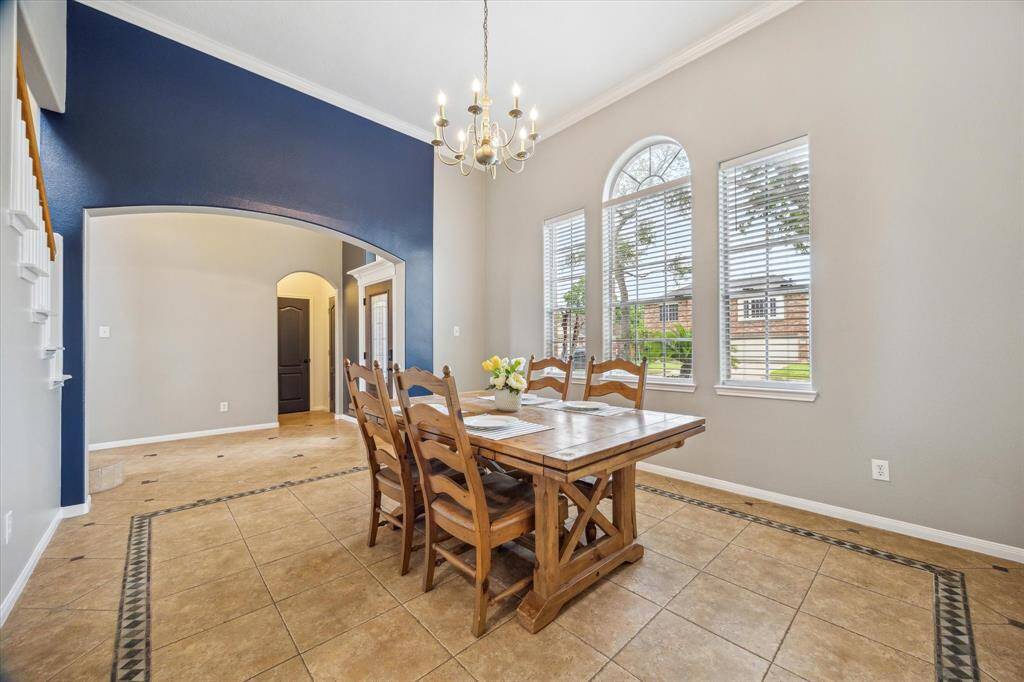 Fresh paint and new blinds adorn the entire interior!