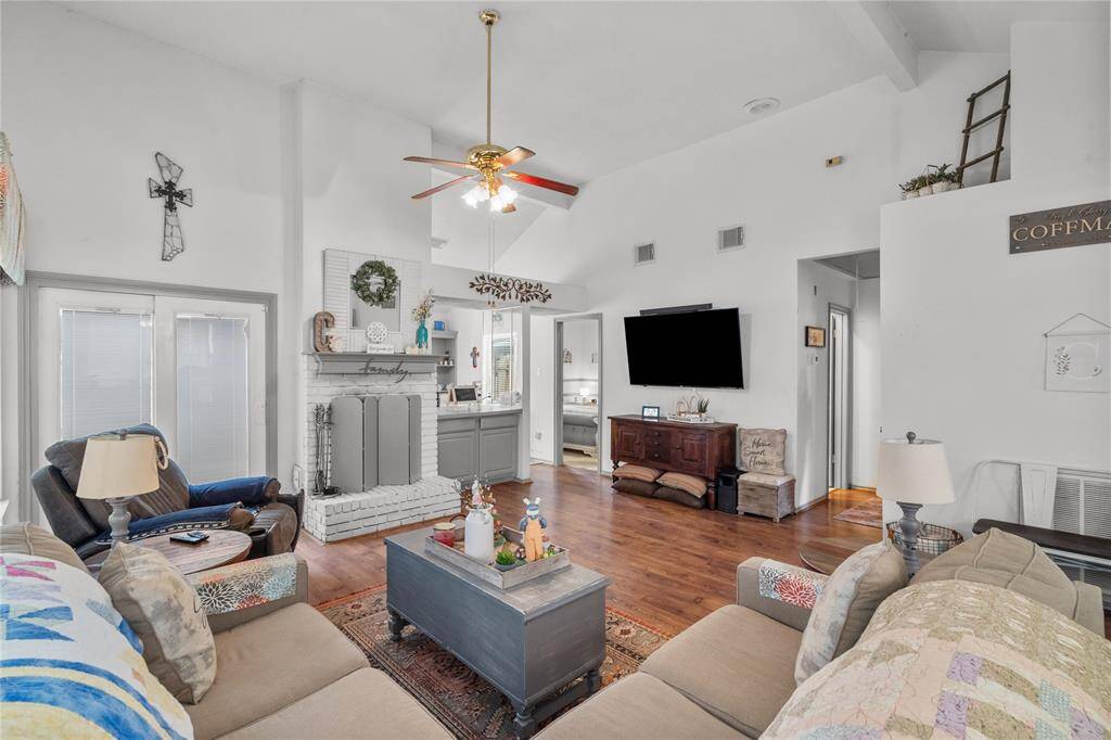 Enjoy the spacious feel of this living room with vaulted high ceilings, creating an open, airy atmosphere that’s perfect for relaxing or entertaining.