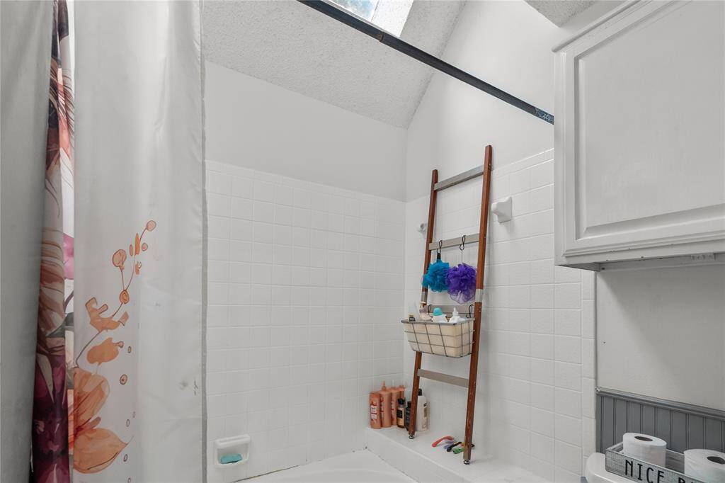 This well-designed bathroom features double sinks, making getting ready a breeze—especially since it's connected to the master but also conveniently located across from the spare room. Perfect for making sharing a bathroom easy and stress-free!