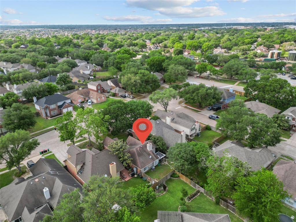 Just a short drive from parks, restaurants, and everything you need to live the Houston lifestyle