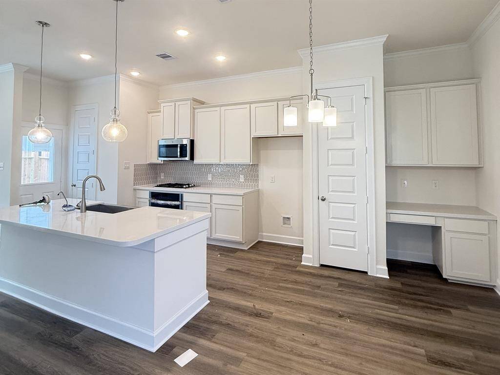 Lovely kitchen and charming dining area