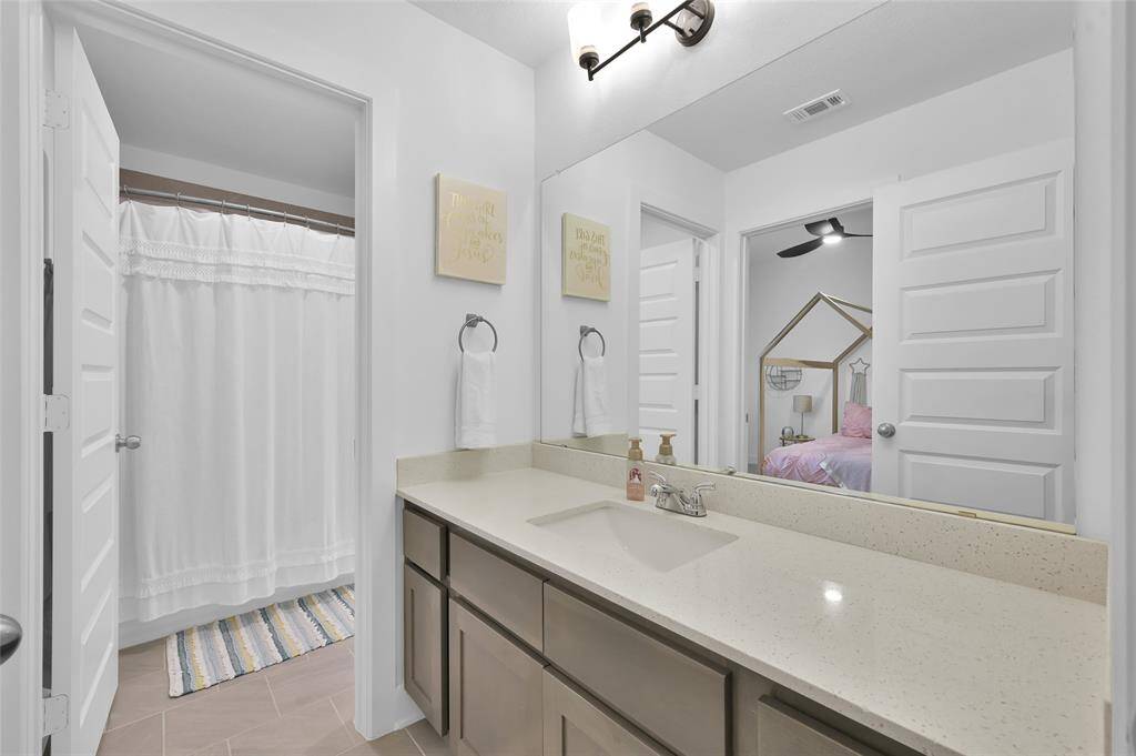 Jack/Jill style bathroom shared w/ secondary bedrooms #3 and #4.