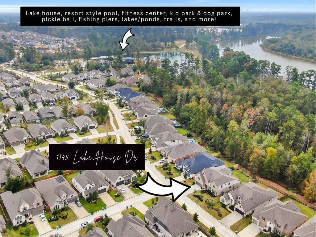 PRIME LOCATION-Central Village! Take advantage of all that GCP has to offer including a resort style pool, ponds/lakes, nature trails, fitness center, clubhouse, bball court, sand volleyball, parks, & more! Zoned to the highly rated Conroe ISD.