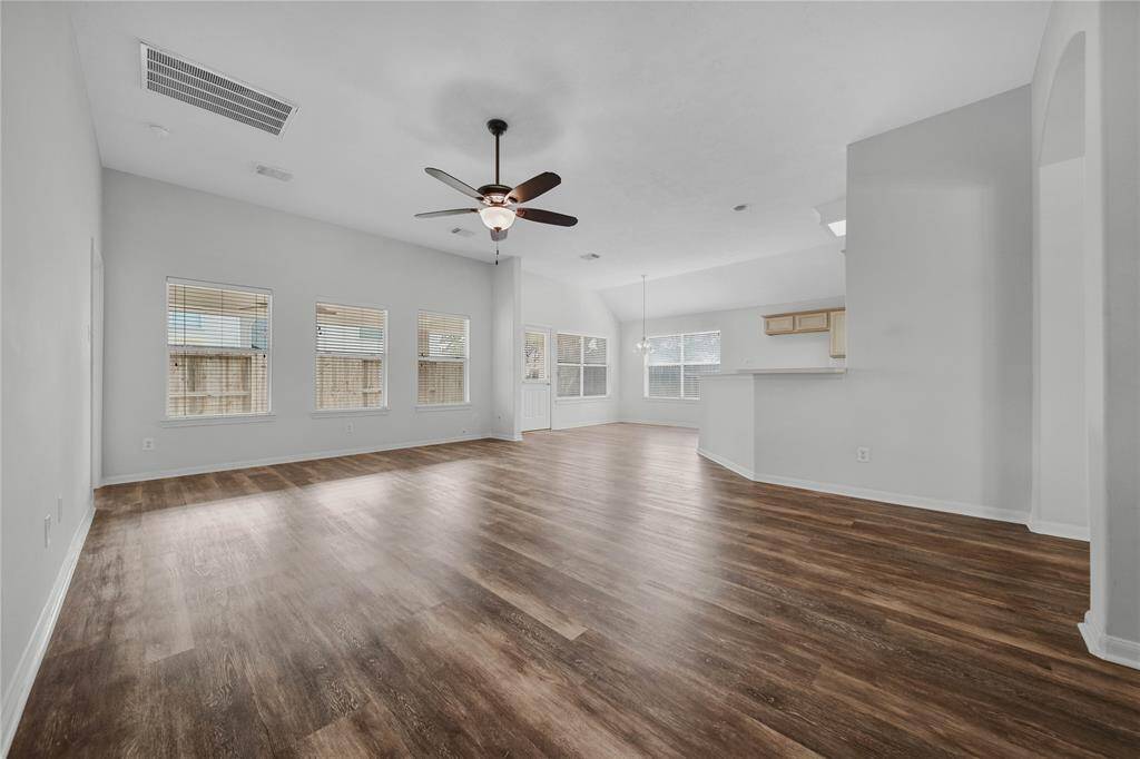 Spacious living room