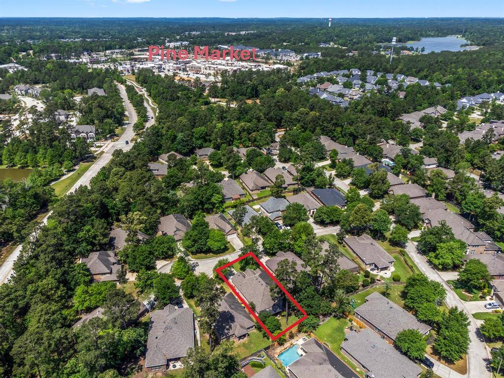 Proximity to Pine Market!
