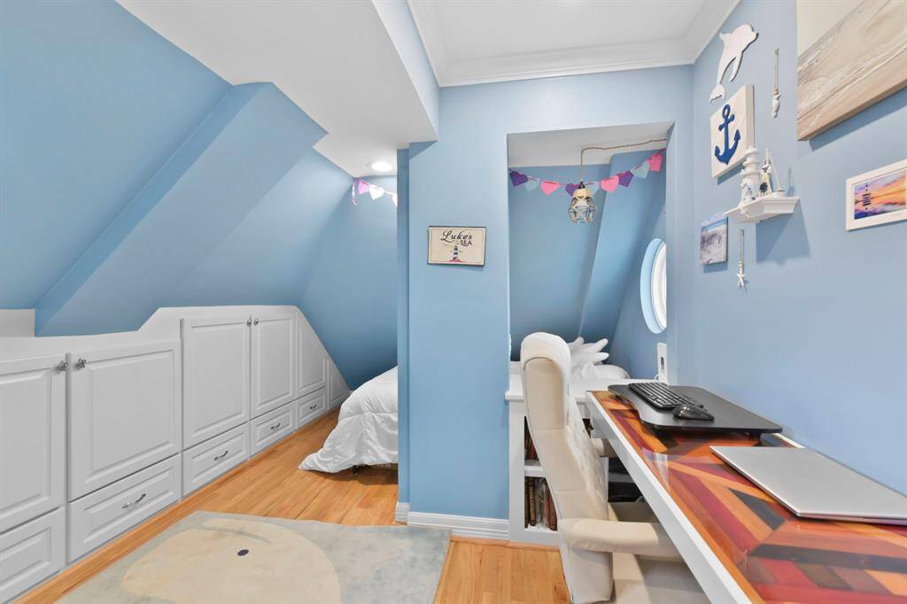 This office/ bedroom is the perfect quiet nook for reading, studying, working, or for guests.