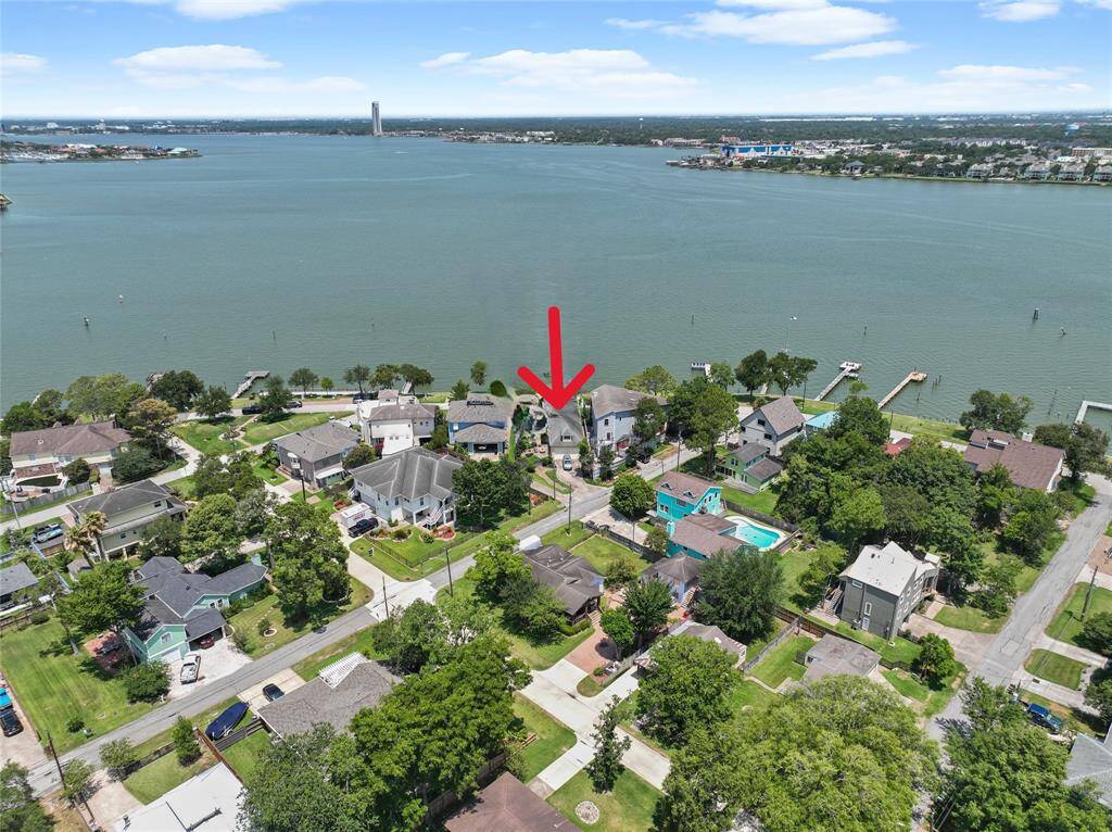 Located on the perimeter of the Island, this home has higher elevation and a front row view of the lake.