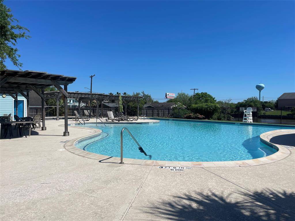 The neighborhood pool has great shade structures as well as a baby pool.