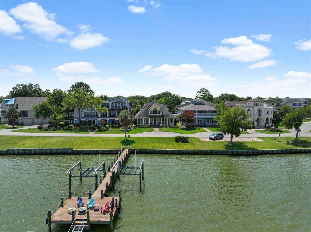 The pier is equipped with a boat lift, power and water. The Boat Lift is rated for 13,000 pounds.The pier is shared with the neighbor.