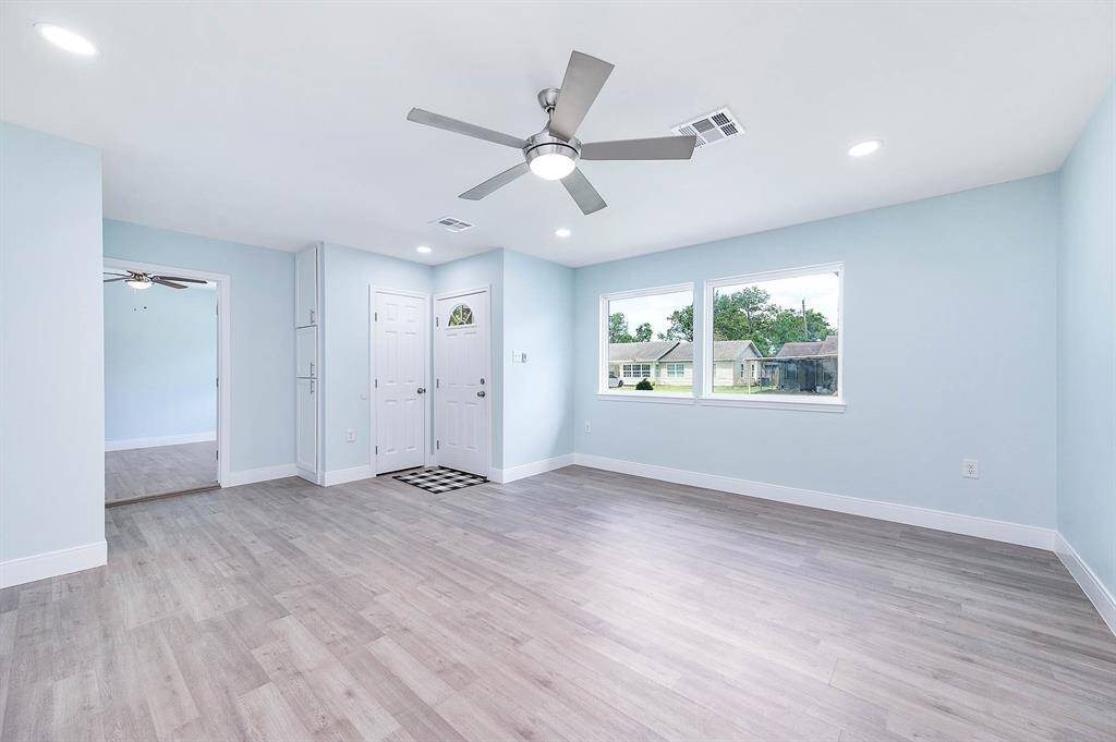 Plenty of room in the living room.