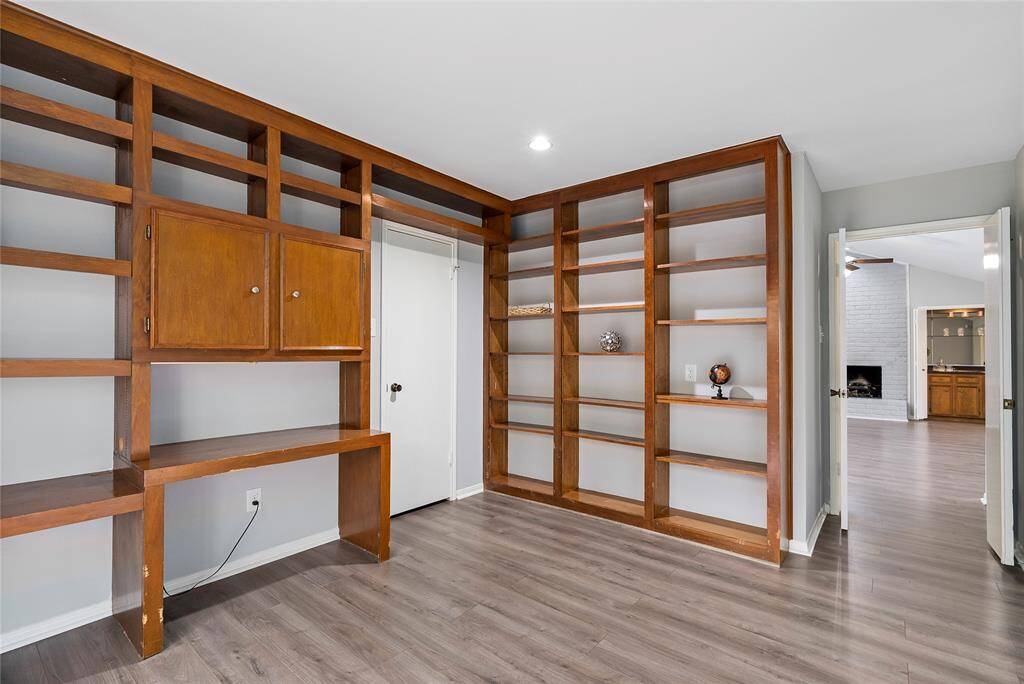 This room has built in shelves for an Office/Bedroom!!