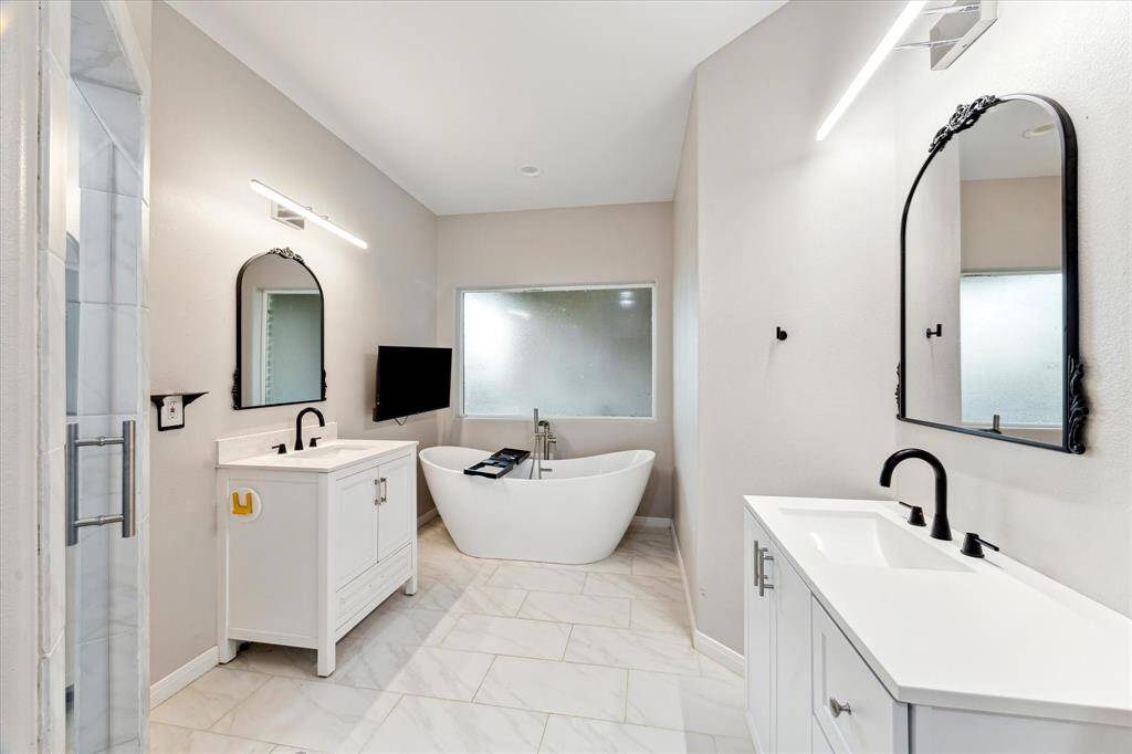 Bedroom 2, that can be used as an Office