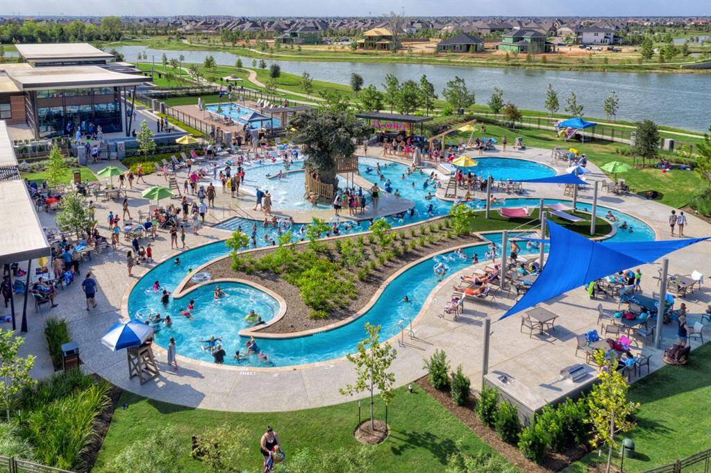 Swim, workout and play tennis at the 6,000-square-foot activity center. Hike and bike on the nature trails. Kayak, paddleboat and canoe on the waterways. Bird-watch from Treehouse Park and the Birding Tower at Josey Lake. As a Bridgeland resident, you’ll have exclusive access to these and many more of the most unique amenities in all of northwest Houston.