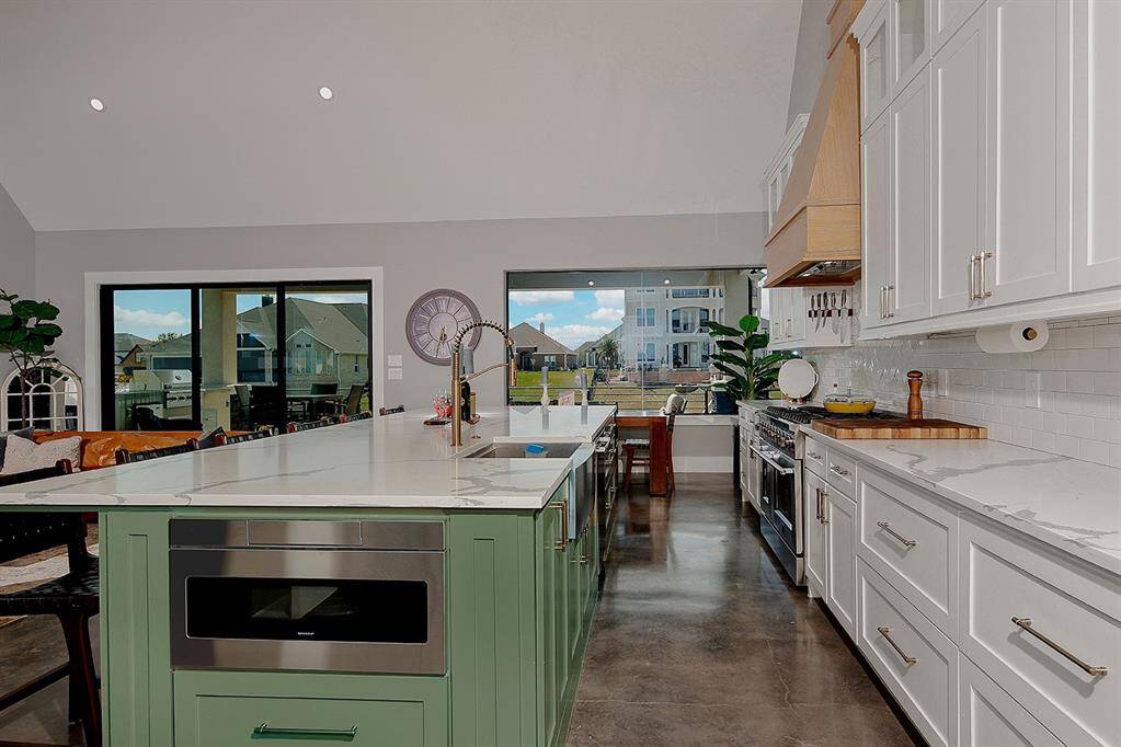Generous amounts of prep space for the family chef.