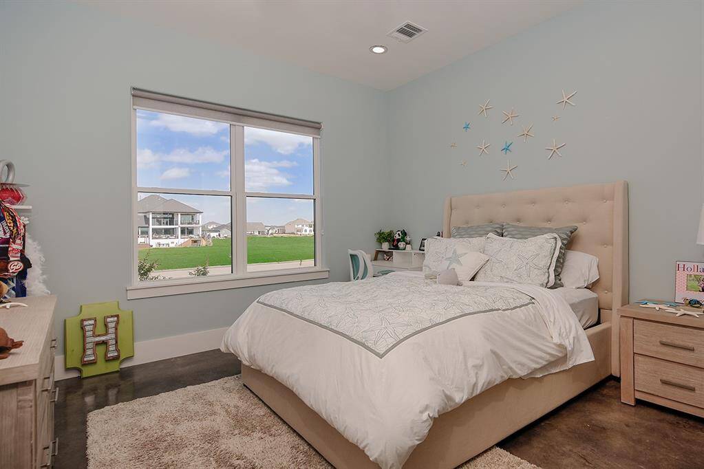 Third bedroom also with front yard views.