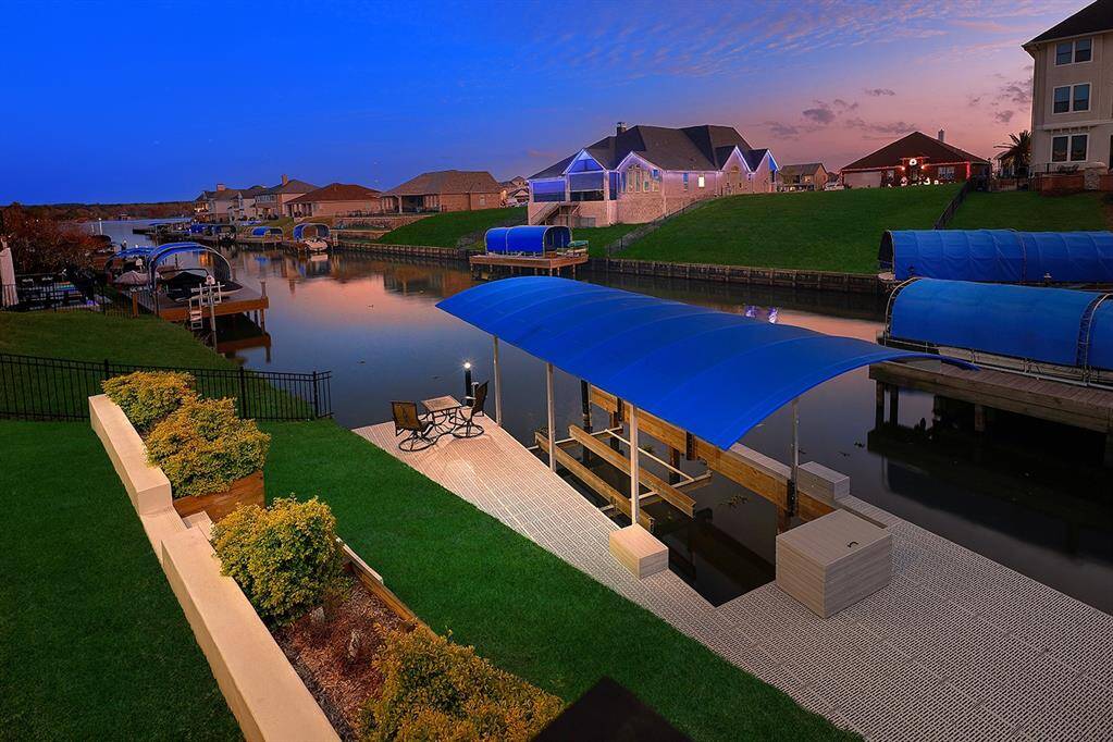 Weatherproof decking allows for durability through the Texas weather. With enough space for additional seating to enjoy the serene lake views, you'll never want to leave!